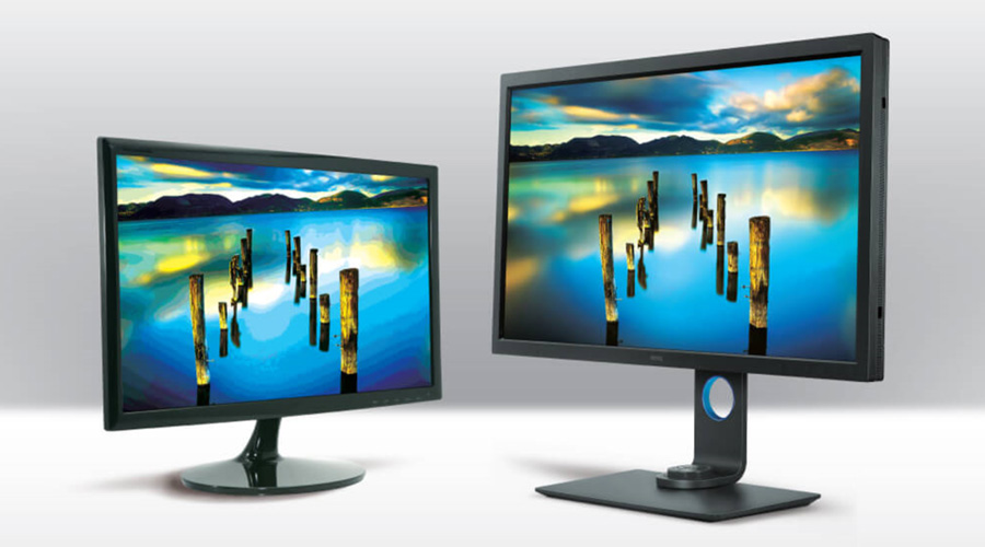 two monitors display in 10-bit and 8-bit +FRC color depth