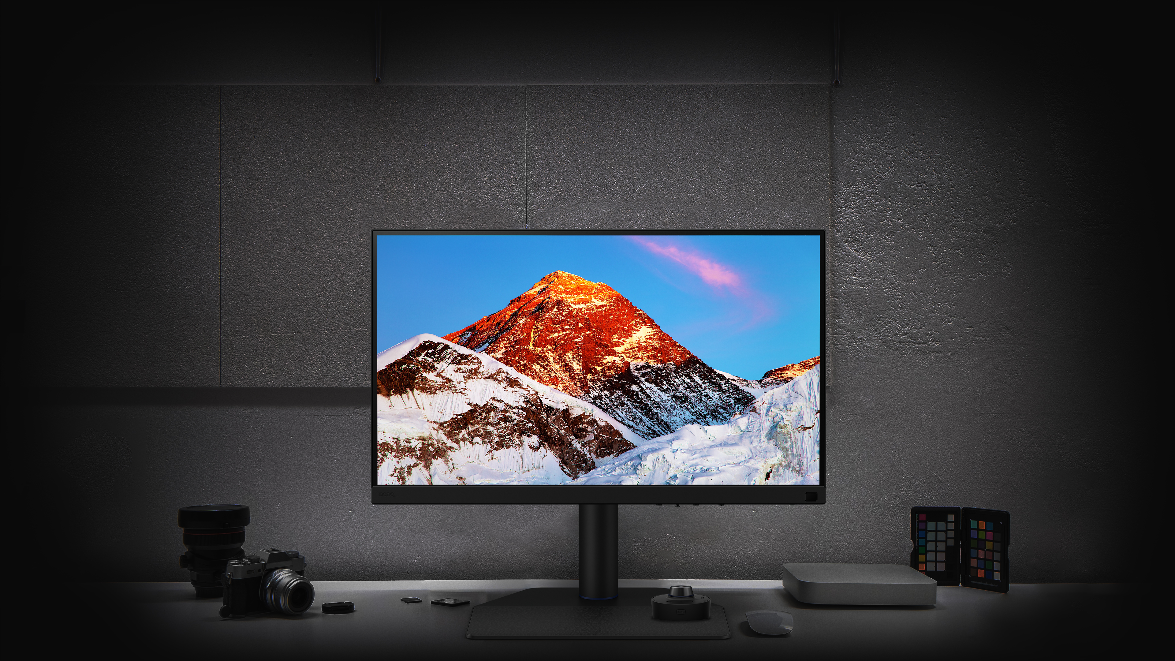 BenQ PhotoVue Monitors SW272U provides Hassle-Free Work Environment for Efficiency 