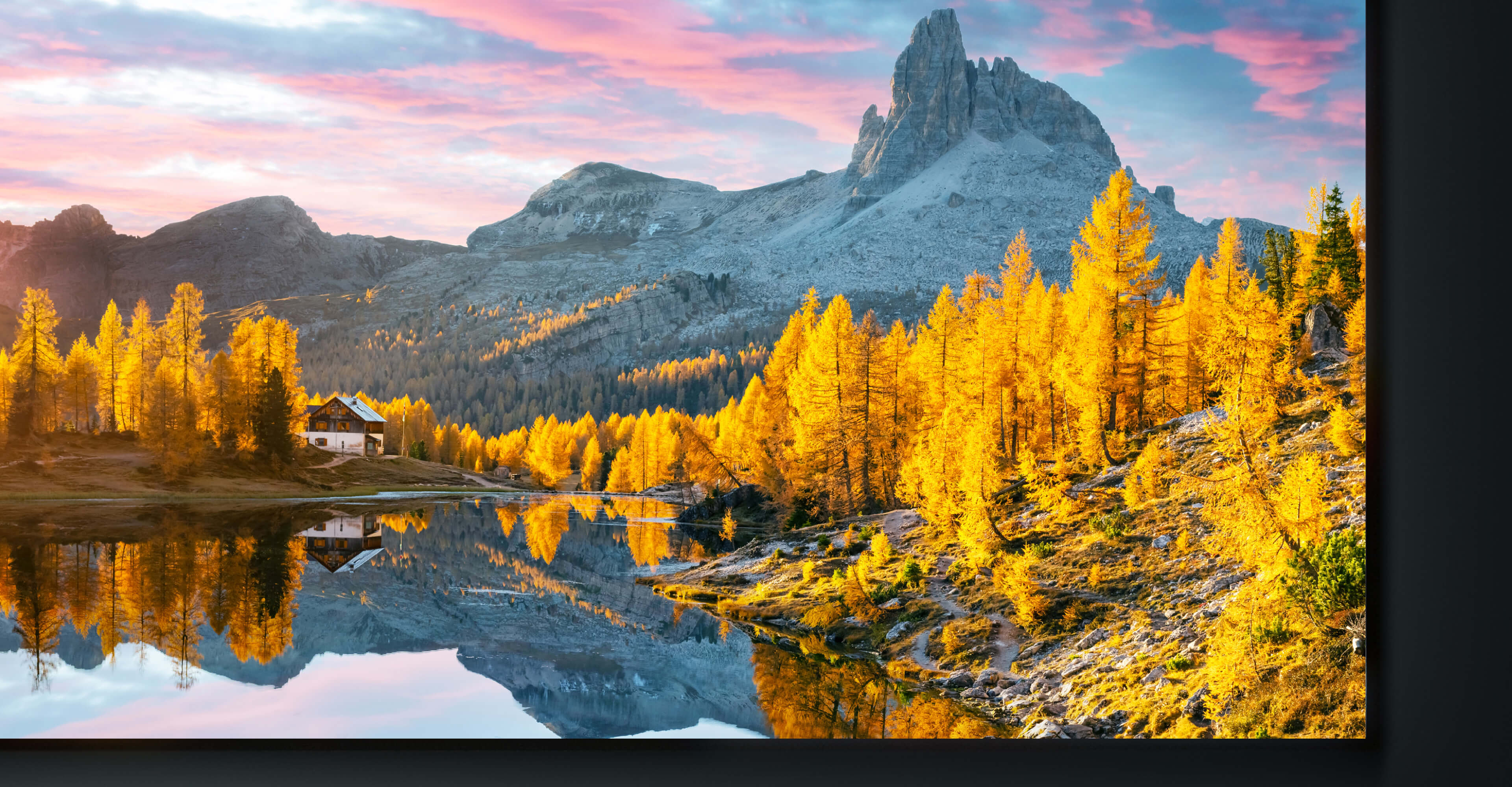 The W4000i features pioneering BenQ HDR-PRO Technology to relish the Cinematic Details.