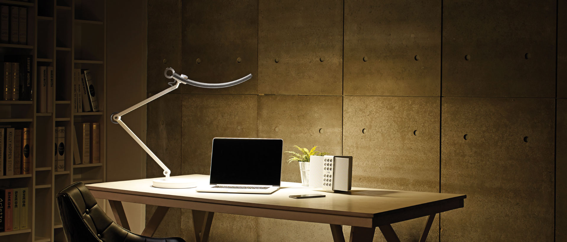 b and q desk lamp