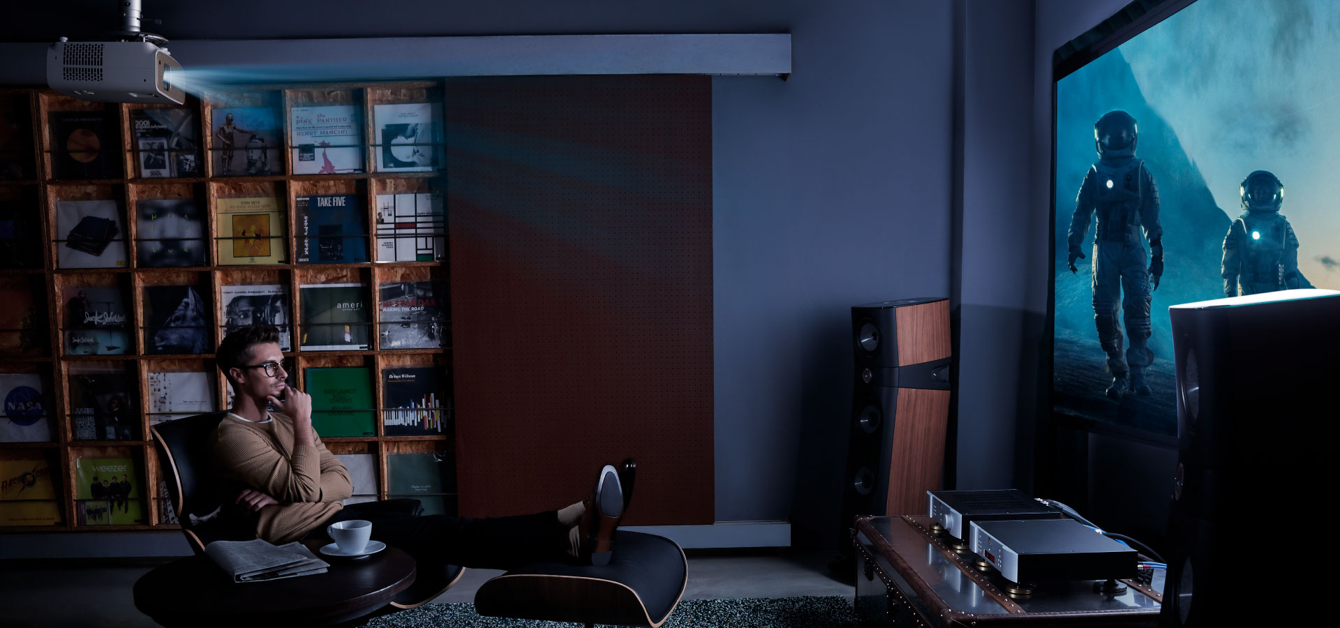 W2700s lightweight design and sleek can be placed on the table top  for hassle-free installation