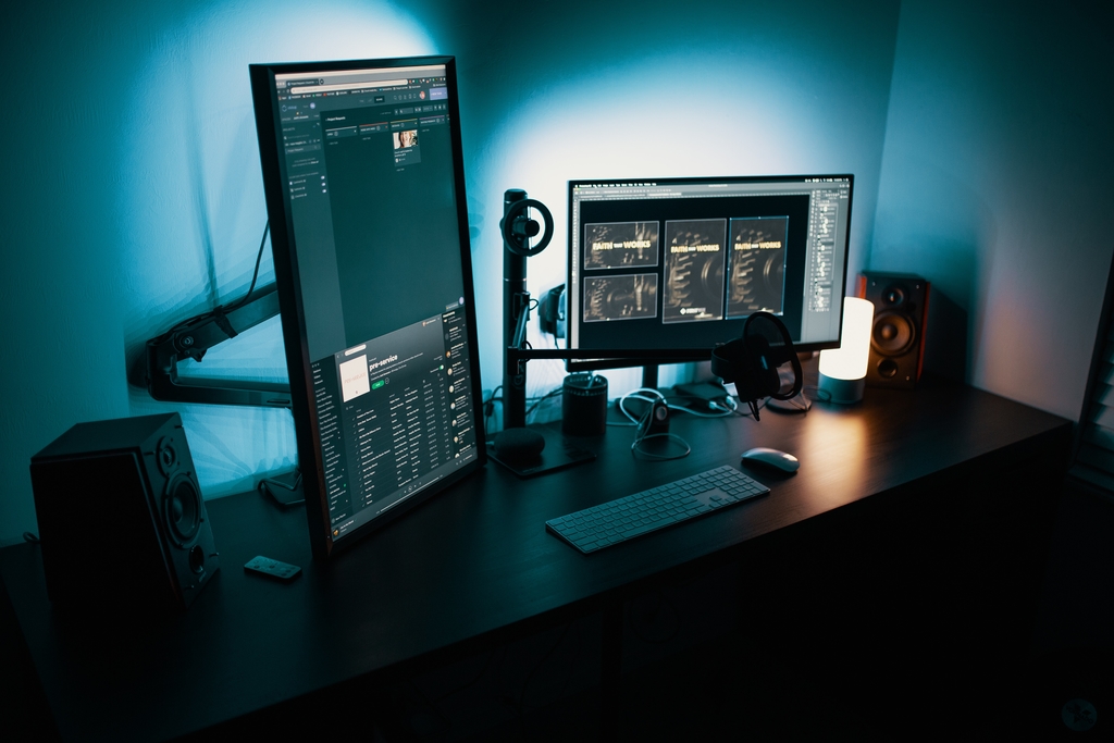 Desks With Multiple Monitors, Best Desk Lamp For Computer Use