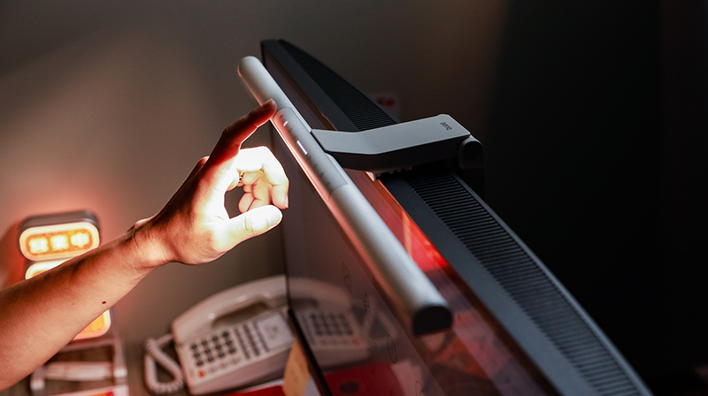 BenQ ScreenBar Pro 頂級智能掛燈 螢幕使用者不可或缺的存在