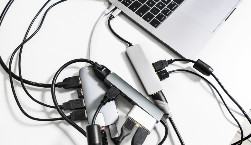 how to connect qumi projector to laptop hdmi