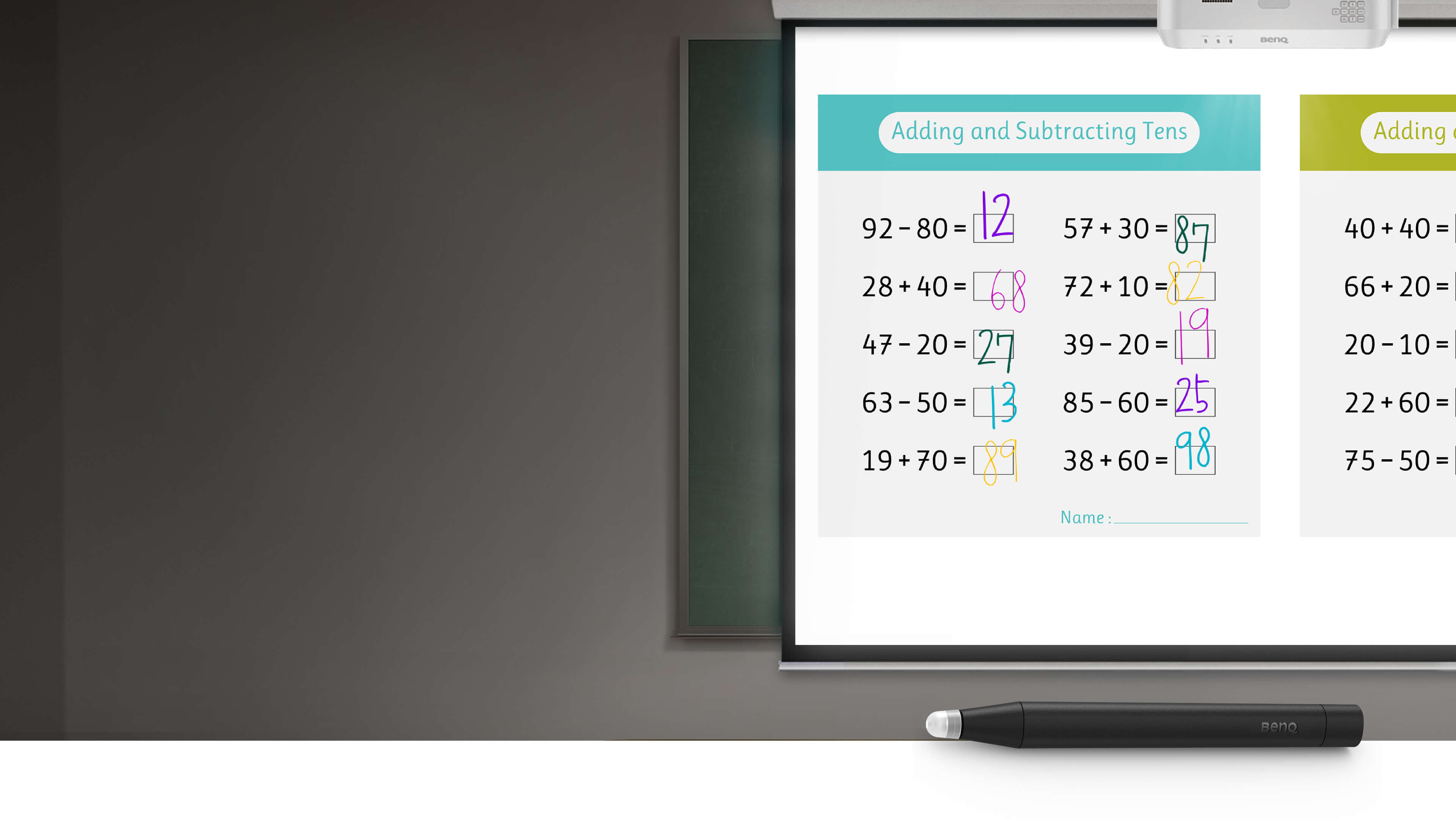 BenQ PointWrite Kit come with the set of one camera and two pens to couple with BenQ projectors for a truly collaborative environment on the extended screen